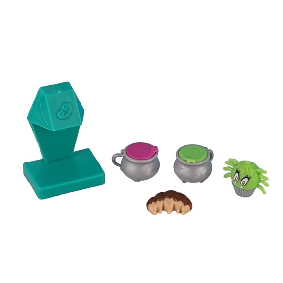 Monster High Coffin Bean Blue Couch Spiderweb Sofa Loveseat & Accessories - Picture 2 of 9